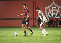 Em estreia como titular, Renê celebra primeiro gol pelo Vitória imagem