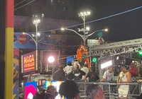 Em passagem no Campo Grande, Margareth saúda Brown por 25 anos de hit imagem