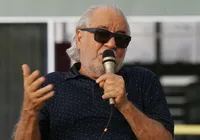 Emiliano José homenageia historiador baiano Luís Henrique Dias Tavares