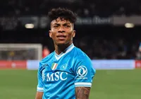 Entenda por que o Napoli deve pagar R$ 90 milhões por cria do Vitória imagem