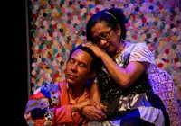 Espetáculo emocionante em Salvador une ator baiano e mãe no palco