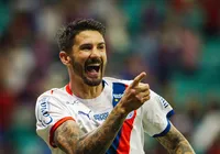 Everaldo se revolta com o VAR e diz que árbitro "brigou com a imagem" imagem