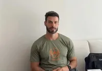 Ex-ator da Globo é internado após ataque de ácaros: "Fui devorado"