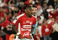 Ex-Bahia brilha na Libertadores com gol no Corinthians aos 40 anos