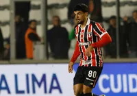 Ex-Bahia é alvo de protestos da torcida do São Paulo: "Verme" imagem
