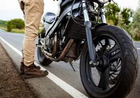 Ex-BBB sofre acidente e é atropelada por moto