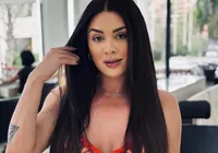 Ex-panicat revela mansão milionária com elevador e salão de beleza