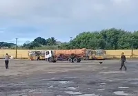 Ex-rodoviário invade garagem de ônibus em Salvador com caminhão imagem