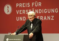 Filósofo Jürgen Habermas morre aos 96 anos na Alemanha imagem