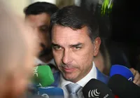 Flávio Bolsonaro celebra derrubada de veto de Lula à Lei de Dosimetria