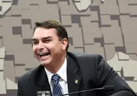 Flávio Bolsonaro celebra rebaixamento de escola que homenageou Lula imagem