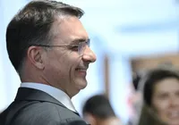 Flávio Bolsonaro comemora derrota de Messias para o STF imagem