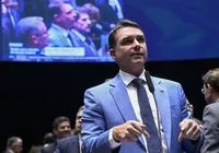 Flávio Bolsonaro lidera rejeição após escândalo com Banco Master
