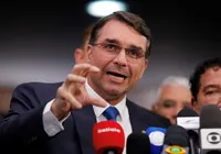 Flávio Bolsonaro reage à briga de Eduardo e Nikolas: “Angustiante”