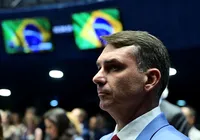 Flávio pede renúncia de Moraes por supostas conversas com Vorcaro
