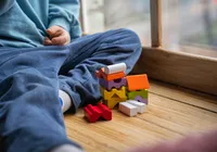 Garoto autista é espancado por mãe de colega e escola se omite