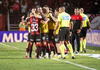 Histórico! Vitória elimina o Flamengo em noite mágica no Barradão imagem