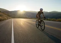 Homem passa mal e morre durante competição de triatlo