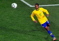 Ídolo do Santos revela visita a Robinho na prisão