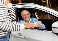 Idosos podem ser proibidos de dirigir aos 75 anos