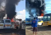 Incêndio atinge ônibus escolares ao lado de posto de combustível