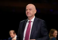 Infantino se diz “chocado” após denúncia de racismo contra Vini Jr imagem