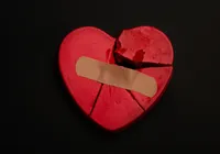 Infarto ou tristeza? Saiba diferenciar a síndrome do coração partido