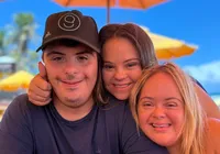Influenciadores com síndrome de Down marcam presença em premiação imagem