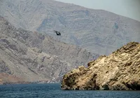 Irã considera fechar Estreito de Ormuz se bloqueio naval dos EUA continuar imagem