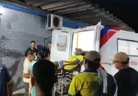 Jogador de futebol é picado por cobra após descer de ônibus imagem