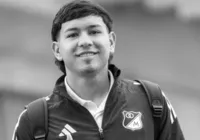 Jovem promessa de 18 anos morre após passar mal em campo imagem