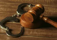 Jovem se vinga de assassino da mãe 10 anos depois do crime