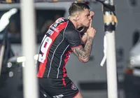 Kayzer critica "energia ruim" da internet e avalia dupla com Renê
