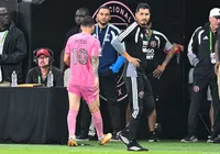 Lionel Messi deixa jogo lesionado às vésperas da Copa do Mundo