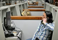 Lucro suspeito: investidores faturam bilhões minutos antes de anúncio de Trump imagem