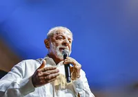 Lula rebate Flávio e compara Bolsonaro a carro desmanchado