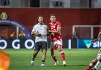 “Macaquinho”: atacante chora ao relatar racismo em jogo da Série B imagem