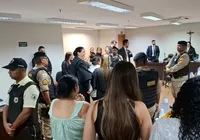 Mãe é absolvida após matar e cortar pênis de abusador da filha imagem