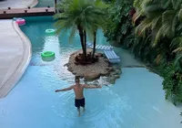 Mansão milionária de apresentador famoso tem "ilha particular"; veja