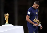 Mbappé quase desistiu de jogar pela França por racismo após eliminação imagem