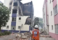 Moradores tentam se recuperar após incêndio em Salvador; veja fotos imagem