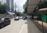 Motociclista atropela pedestre na contramão e é preso após perseguição