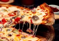 Mulher é salva de agressor após pedir pizza com borda