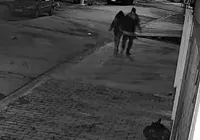 Mulher é salva de tentativa de abuso sexual por estudantes