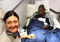 Mulher entra em trabalho de parto em avião e bebê nasce durante voo