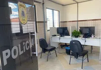 Mulher furta e ofende vítima com fala racista em delegacia na Bahia