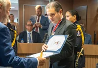 Na festa do TCM, Hugo Motta só falou no oficial. E trancou o bico