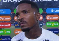 “Não foi pênalti”: Cacá detona arbitragem após derrota do Vitória