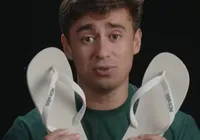 Nikolas Ferreira divulga marca de chinelo 'Pé Direito' após polêmica com Havaianas imagem