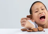 Nuggets e bolachas podem deixar seu filho mais agressivo; entenda imagem